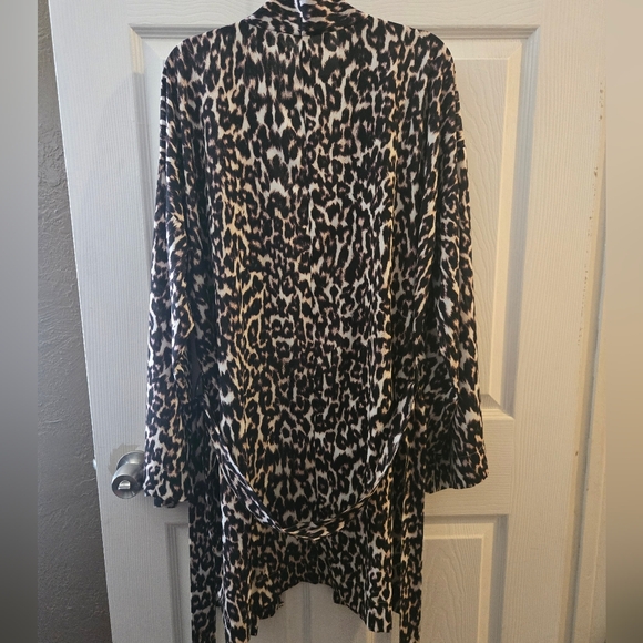 Women's Robe - Leopard Print - Picture 8 of 10